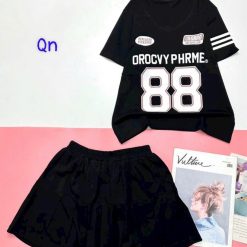 Đồ bộ áo thun chân váy xếp ly lớn in số 88 - DBO5124