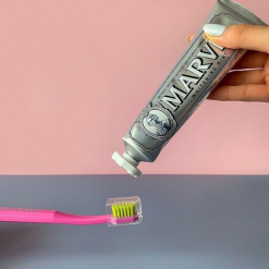 Kem Đánh Răng Marvis Whitening Mint Màu Bạc 85ml - 8004395111718