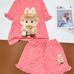 Đồ bộ quần đùi bèo áo tay ngắn chấm bi in hình la bubu - DBO5179