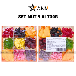 Set Hộp Mix Mứt 9 Vị (Đào Hồng, Đào Vàng, Đào Bổ, Kiwi, Mận Cơm, Xí Muội Voi, Nho Vàng, Nho Chile, Vỏ Bưởi Chanh Dây) Ngôi Sao Lớn 700G Hộp Tết 2026 - MCVHNSL700