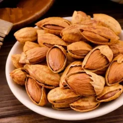 Set Hộp Mix Hạt Ngũ Vị (Hạt Điều Rang Muối, Quả Óc Chó Vàng, Quả Óc Chó Đỏ, Macca, Hạt Dẻ Cười, Hạnh Nhân Rang Bơ) Bông Mai 600G Hộp Tết 2026 - HLVHBM600