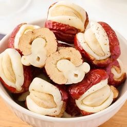 Táo Đỏ Kẹp Hạt Điều Túi Zip 300g - TDKHDTZ300