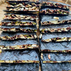 Rong Biển Kẹp Hạt Dinh Dưỡng Túi Zip 400gr - 8936208930523