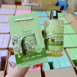 Sữa Tắm Kina Hương Nước Hoa Tuyết Liên 900ml - Hỗ Trợ Cấp Ẩm Dưỡng Sáng Da Mịn Màng - Tặng Kèm 1 Bông Tắm - 8938527651288