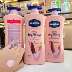 Sữa Dưỡng Thể Vaseline Intensive Care Daily Brightening 725ml - SDTVSLMH