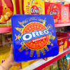 Bánh Quy Oreo (Vị Kem Socola, Vani, Dâu) - Bánh Quy Sữa Oreo - Bánh Kinh Đô Oreo Hộp Thiếc 393,75g (15 Gói x 26,25g) - Kèm Túi - 8934680115711