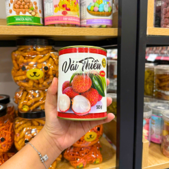 Vải Thiều Lychee In Syrup - Vải Thiều Ngâm Đường Food Club Hộp Trắng 565g - 8938533284005TRANG
