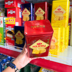 Bánh Quy Đường RICHY MERRY Thiếc Hình Trụ 156g (3 Màu Xanh Dương/ Vàng/ Đỏ) - 8938532962980