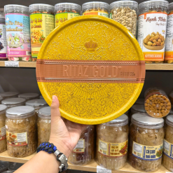 Bánh Quy RITAZ GOLD Thập Cẩm Hộp Thiếc Hoa Văn Vàng 315g - 9556562000237