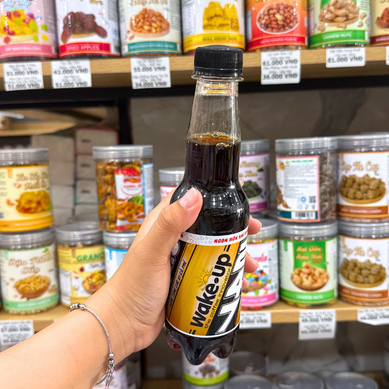 Bỏ sỉ 1 Chai Nước Tăng Lực Vị Cà Phê WAKE-UP 247 330ml 1 Chai Nước Tăng Lực Vị Cà Phê WAKE-UP 247 330ml - 8934683008867LE