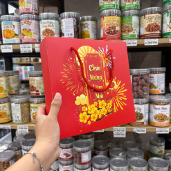 Hộp Quà Tết Set Mứt Lục Vị Bông Mai (Khoai Lang, Gừng, Hạt Sen, Bí, Kẹo Dâu Tây) - Hộp Bông Mai Hộp Quà Tết 2026 Kèm Túi - MLVBMKT