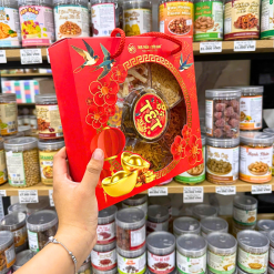 Hộp Qùa Tết Set Khô Lục Vị 2026 (Mực xé, khô gà lá chanh, khô tẩm vị heo, khô tẩm vị bò, chà bông xù) - SETKHO6VI