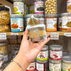 1 Cái Bánh Bông Lan Tam Giác CHUNSANJIAO Vị Socola - Màu Nâu - BBLTGCVS01