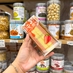 3 Cái Bánh Bông Lan Tam Giác CHUNSANJIAO Vị Dâu - Màu Hồng - BBLTGCVD03