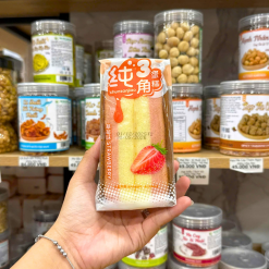 3 Cái Bánh Bông Lan Tam Giác CHUNSANJIAO Vị Dâu - Màu Hồng - BBLTGCVD03