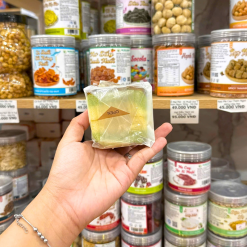 1 Cái Bánh Bông Lan Tam Giác CHUNSANJIAO Vị Trà Xanh - Màu Xanh Lá - BBLTGCVTX01