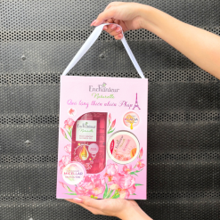 Set Quà Tặng Sữa Tắm Enchanteur Naturelle Hương Hoa Iris & Tẩy Tế Bào Chết Body (Set Màu Hồng) - SETENCHANTEURIRIS