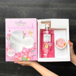 Set Quà Tặng Sữa Tắm Enchanteur Naturelle Hương Hoa Iris & Tẩy Tế Bào Chết Body (Set Màu Hồng) - SETENCHANTEURIRIS