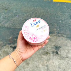 Hộp Quà Tặng Tẩy Tế Bào Chết Dưỡng Ẩm Toàn Thân Dove Hương Hoa Anh Đào 298g - 6902088944747