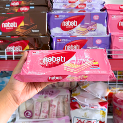 Bánh Kem Xốp NABATI Vị Dâu Dạng Thanh Dài 110g Gói Màu Hồng - 8993175564915