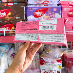 Bánh Kem Xốp NABATI Vị Dâu Dạng Thanh Dài 110g Gói Màu Hồng - 8993175564915
