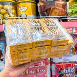 Bánh Que Đũa Phủ Gấp Đôi Socola Ticky Uni Firms Lốc 13 Hộp - Màu Vàng - 8858694610836
