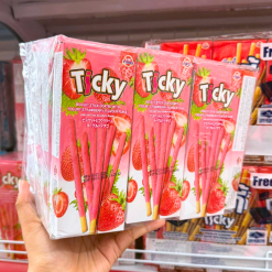 Bánh Que Đũa Phủ Yogurt Dâu Ticky Uni Firms Lốc 13 Hộp - Màu Hồng - 8858694610256