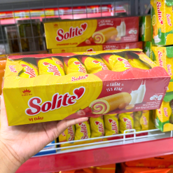 Bánh Bông Lan Cuộn Solite Vị Dâu Hộp Giấy 180g - 8934680043663