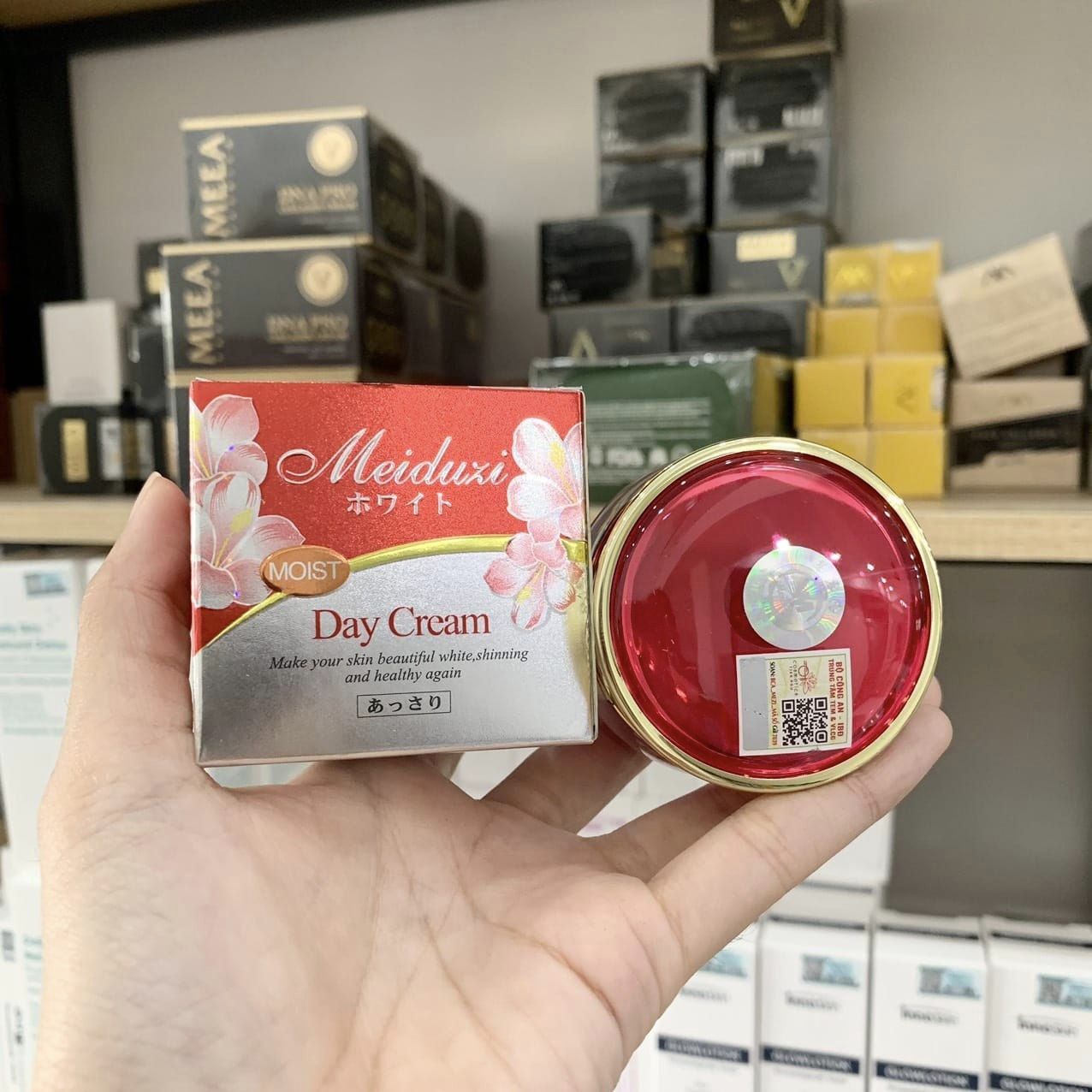 Kem Meiduzi Đỏ Ban Ngày Tem Vuông Kem Meiduzi Đỏ Ban Ngày Tem Vuông