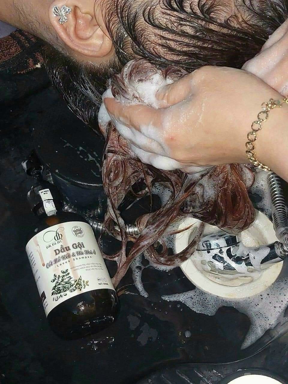 Combo dầu gọi bồ kết Hà Thủ ô Dr Di.Hi đang được rất nhiều SALON TÓC & SPA tin dùng Và đã có mặt trên khắp các tỉnh thành Combo dầu gọi bồ kết Hà Thủ ô Dr Di.Hi đang được rất nhiều SALON TÓC & SPA tin dùng Và đã có mặt trên khắp các tỉnh thành