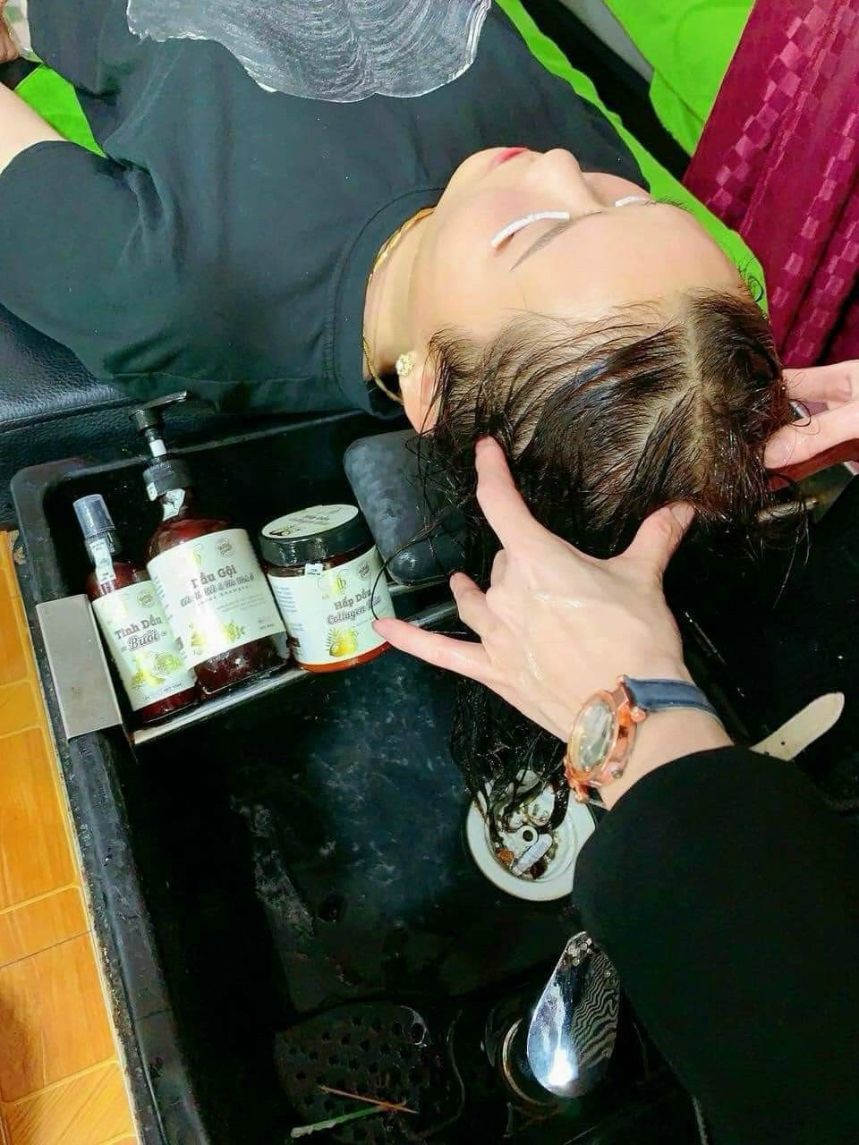 Combo dầu gọi bồ kết Hà Thủ ô Dr Di.Hi đang được rất nhiều SALON TÓC & SPA tin dùng Và đã có mặt trên khắp các tỉnh thành Combo dầu gọi bồ kết Hà Thủ ô Dr Di.Hi đang được rất nhiều SALON TÓC & SPA tin dùng Và đã có mặt trên khắp các tỉnh thành