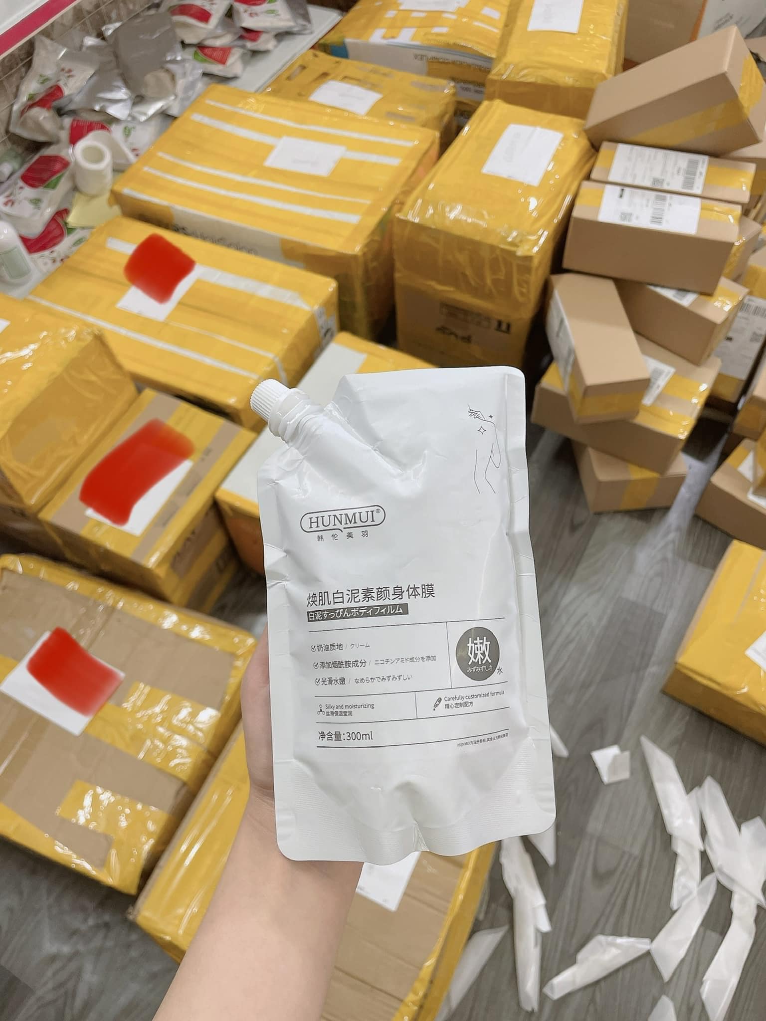 kem tắm trắng da toàn thân body Hunmui nội địa Trung 300ml kem tắm trắng da toàn thân body Hunmui nội địa Trung 300ml