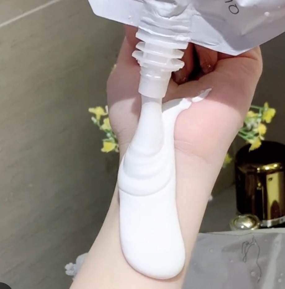 kem tắm trắng da toàn thân body Hunmui nội địa Trung 300ml kem tắm trắng da toàn thân body Hunmui nội địa Trung 300ml