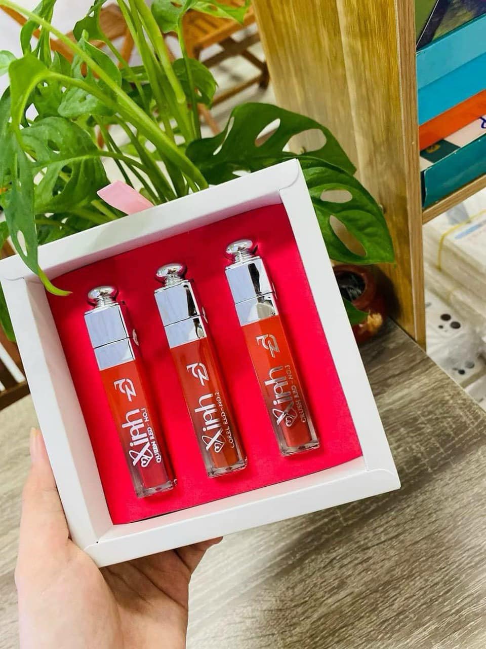 Combo Son Mỹ Phẩm Đông Anh hot trend Mua 1 set son xinh tặng 1 tẩy tế bào chết môi Combo Son Mỹ Phẩm Đông Anh hot trend Mua 1 set son xinh tặng 1 tẩy tế bào chết môi