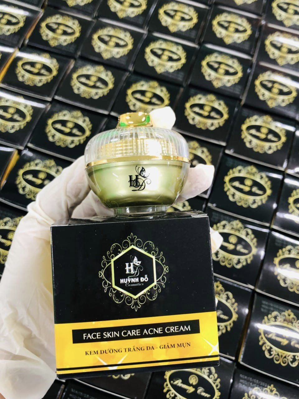 Kem Face Chuyên Mụn Trắng Da Huỳnh Đỗ Kem Face Chuyên Mụn Trắng Da Huỳnh Đỗ