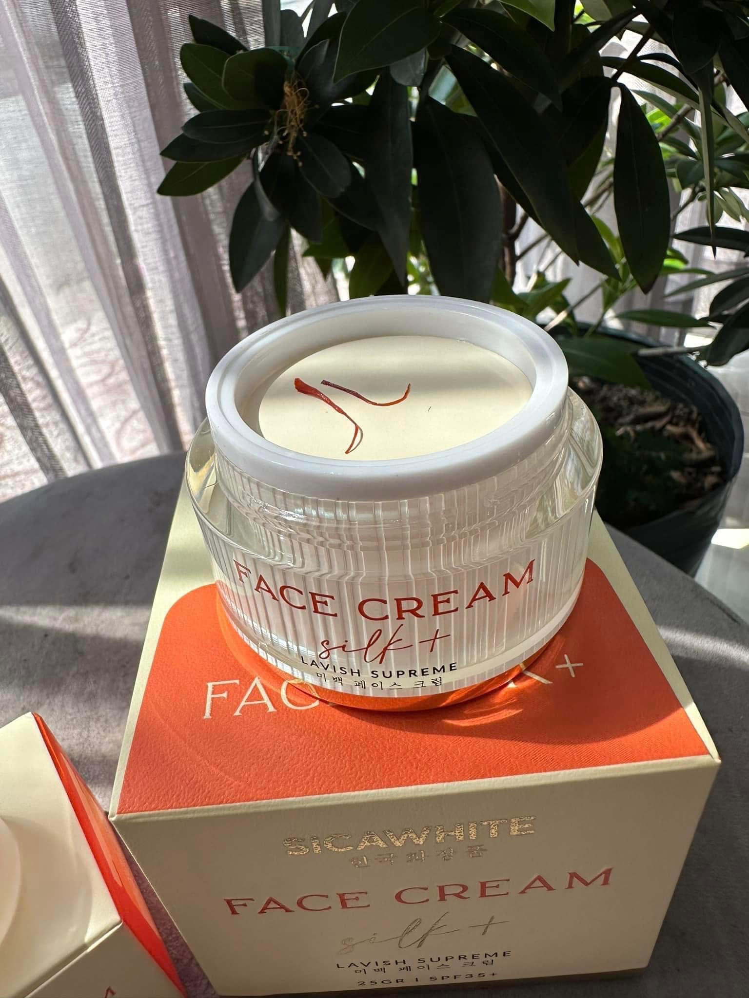 Muốn có làn da trắng hồng căng mịn mà chưa biết lựa chọn dòng sp nào thích hợp thì rinh ngay em này nhé