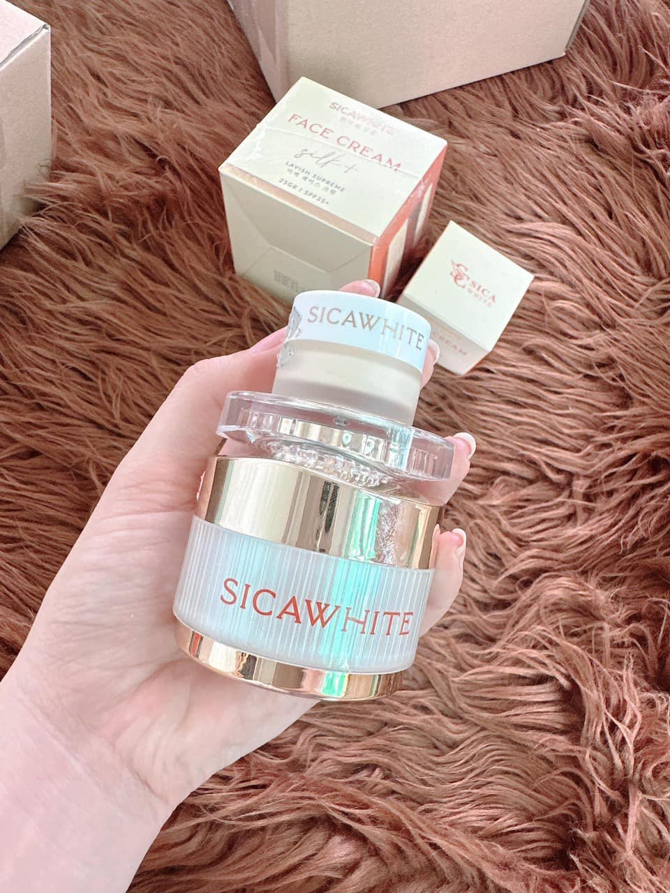 Muốn có làn da trắng hồng căng mịn mà chưa biết lựa chọn dòng sp nào thích hợp thì rinh ngay em này nhé Muốn có làn da trắng hồng căng mịn mà chưa biết lựa chọn dòng sp nào thích hợp thì rinh ngay em này nhé