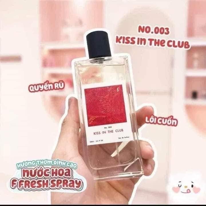 Kiss in the Club lấy cảm hứng từ cảm xúc nồng nhiệt mới chớm nở giữa không khí sôi động và sang trọng Kiss in the Club lấy cảm hứng từ cảm xúc nồng nhiệt mới chớm nở giữa không khí sôi động và sang trọng