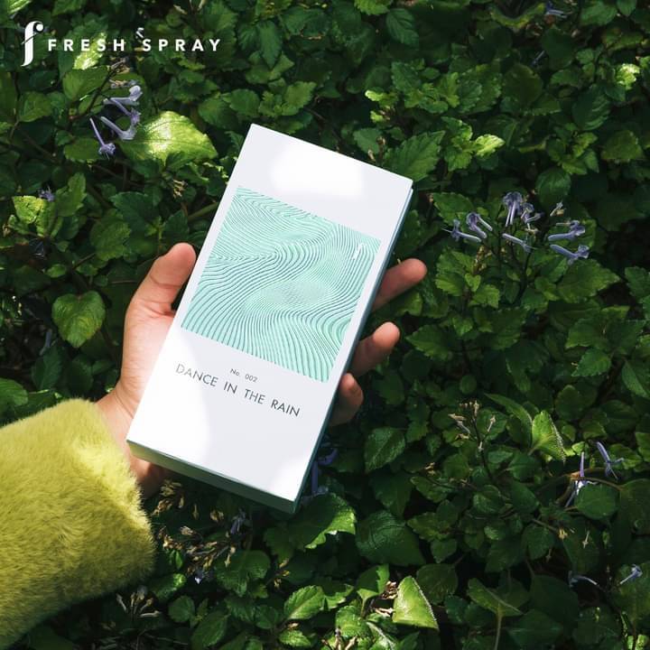 Dance In The Rain khiến ngày thêm tươi mát qua tầng hương trái cây dịu ngọt của Cam Bergamot và Quýt hồng Dance In The Rain khiến ngày thêm tươi mát qua tầng hương trái cây dịu ngọt của Cam Bergamot và Quýt hồng