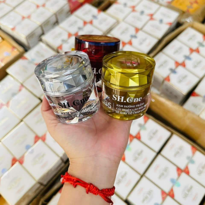 Kem Face SH One B8 Màu Trắng Dưỡng Ẩm Trắng Da Kem Face SH One B8 Màu Trắng Dưỡng Ẩm Trắng Da