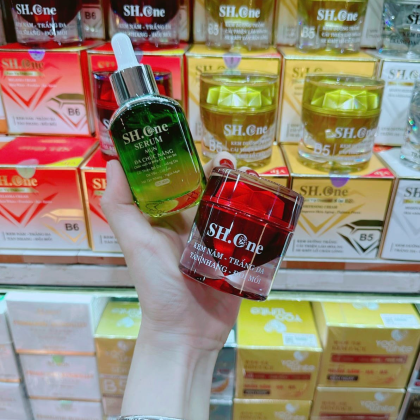 Kem Face SH One B6 Màu Đỏ Giảm Nám Trắng Da Kem Face SH One B6 Màu Đỏ Giảm Nám Trắng Da