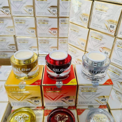 Kem Face SH One B6 Màu Đỏ Giảm Nám Trắng Da Kem Face SH One B6 Màu Đỏ Giảm Nám Trắng Da