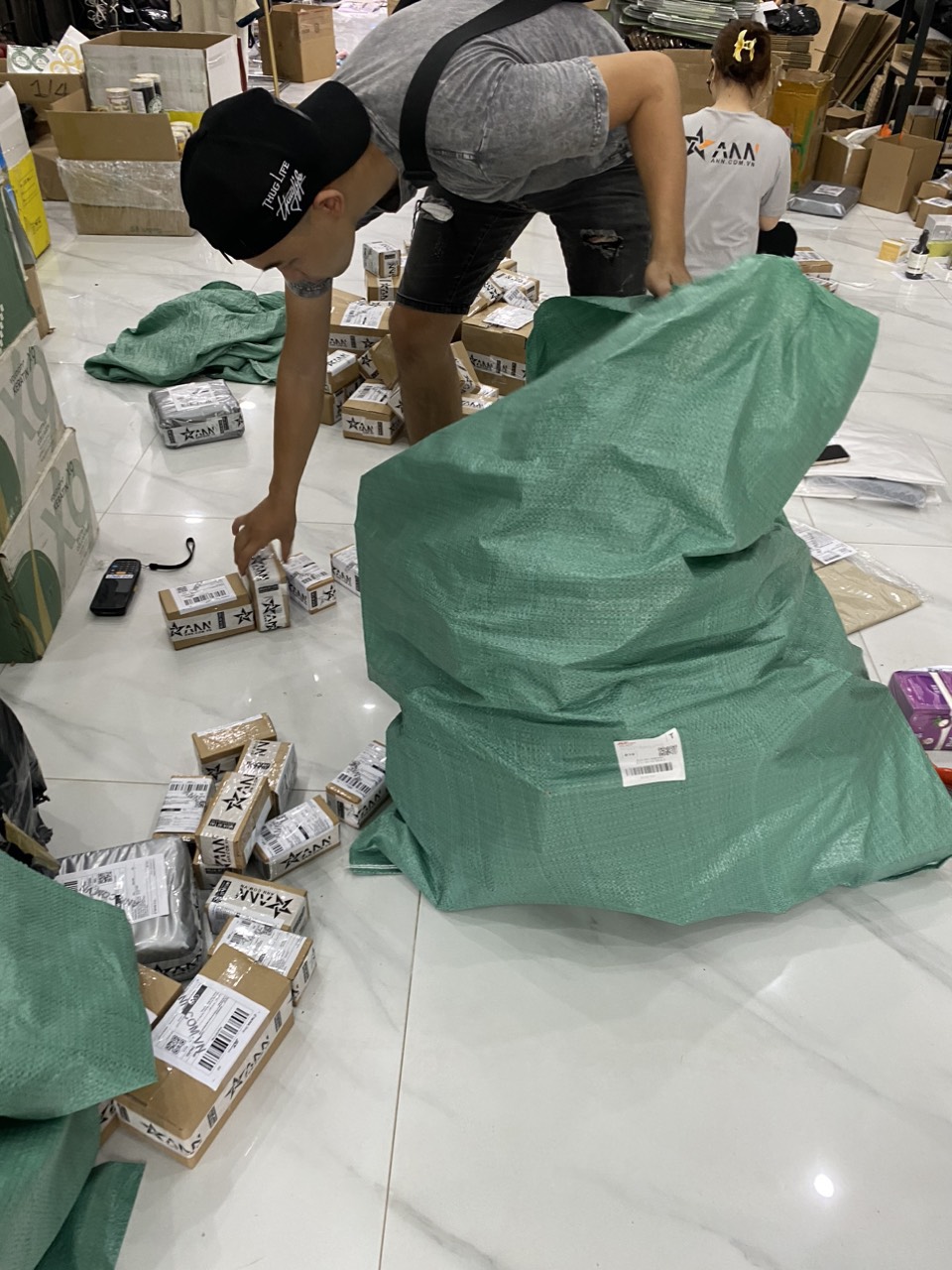 Kho Sỉ ANN - Chuyên sỉ quần áo, mỹ phẩm, nước hoa giá rẻ tại TPHCM