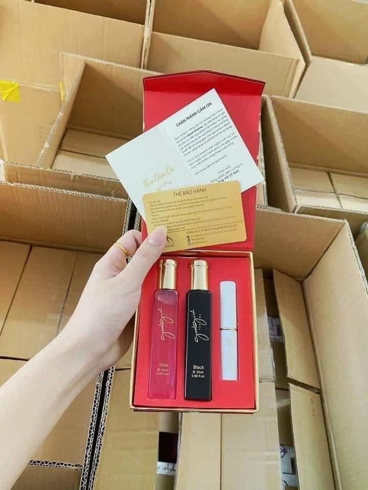 Set Nước Hoa Goodgirl Và Son Môi Cao Cấp Good Charme Với thiết kế chai thon nhỏ gọn tiện lợi và đầy tinh tế Set Nước Hoa Goodgirl Và Son Môi Cao Cấp Good Charme Với thiết kế chai thon nhỏ gọn tiện lợi và đầy tinh tế