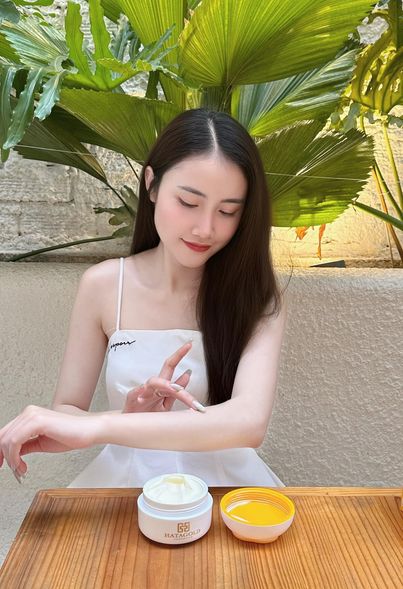 Kem Body Perfume Gold Whitening Kem Body Perfume Gold Whitening