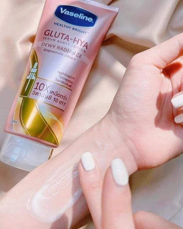 VASELINE GLUTA-HYA – SÁNG MỊN SAU 7 NGÀY VASELINE GLUTA-HYA – SÁNG MỊN SAU 7 NGÀY
