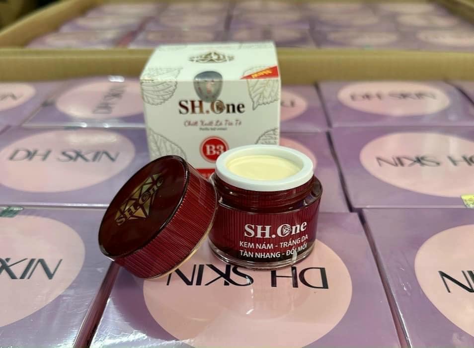 Kem Face Nám Trắng Da B3 SH One Đỏ Chiết Xuất Lá Tía Tô chính hãng Kem Face Nám Trắng Da B3 SH One Đỏ Chiết Xuất Lá Tía Tô chính hãng
