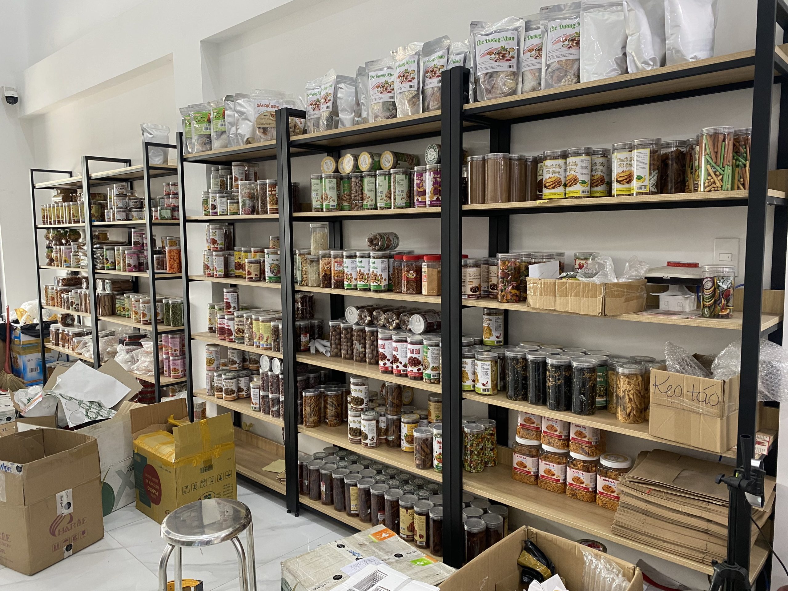 Dạo vòng quanh kho cùng với em nào.