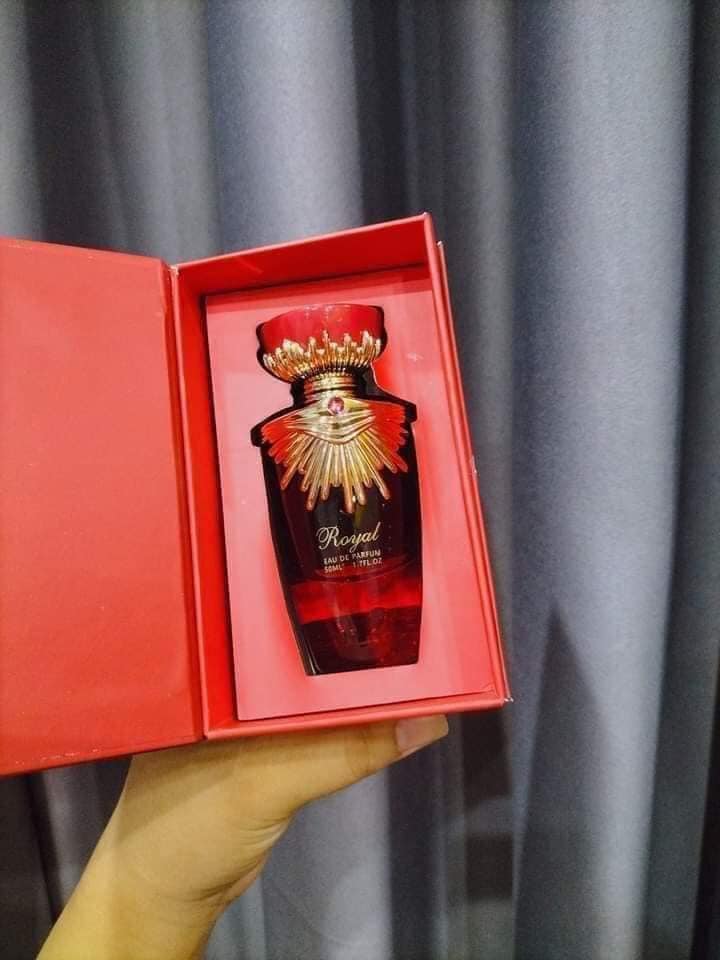 Charme Royal là nước hoa dành cho nữ với mẫu chai được thiết kế lấy ý tưởng từ một công nương của hoàng gia quý tộc Charme Royal là nước hoa dành cho nữ với mẫu chai được thiết kế lấy ý tưởng từ một công nương của hoàng gia quý tộc