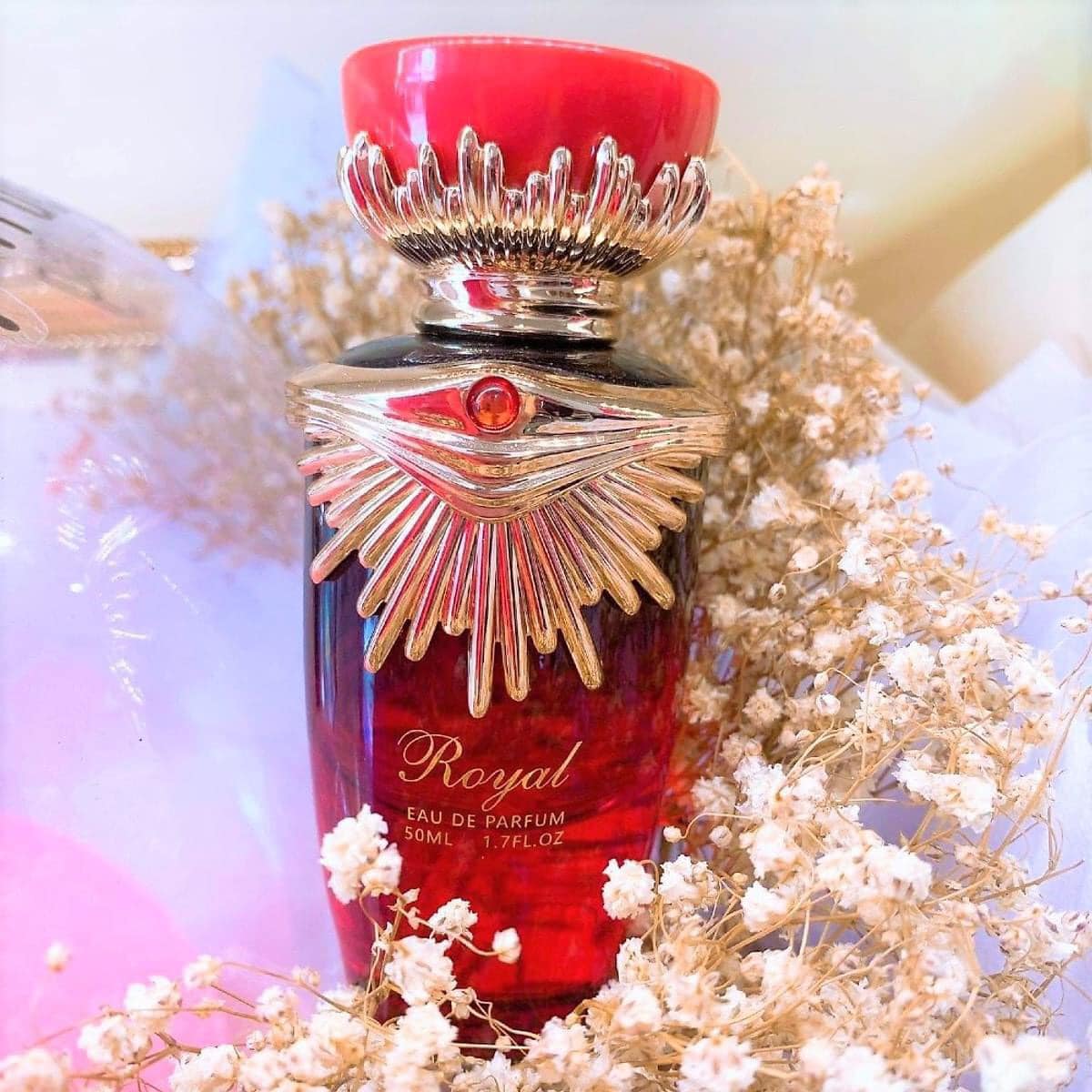 Charme Royal là nước hoa dành cho nữ với mẫu chai được thiết kế lấy ý tưởng từ một công nương của hoàng gia quý tộc Charme Royal là nước hoa dành cho nữ với mẫu chai được thiết kế lấy ý tưởng từ một công nương của hoàng gia quý tộc